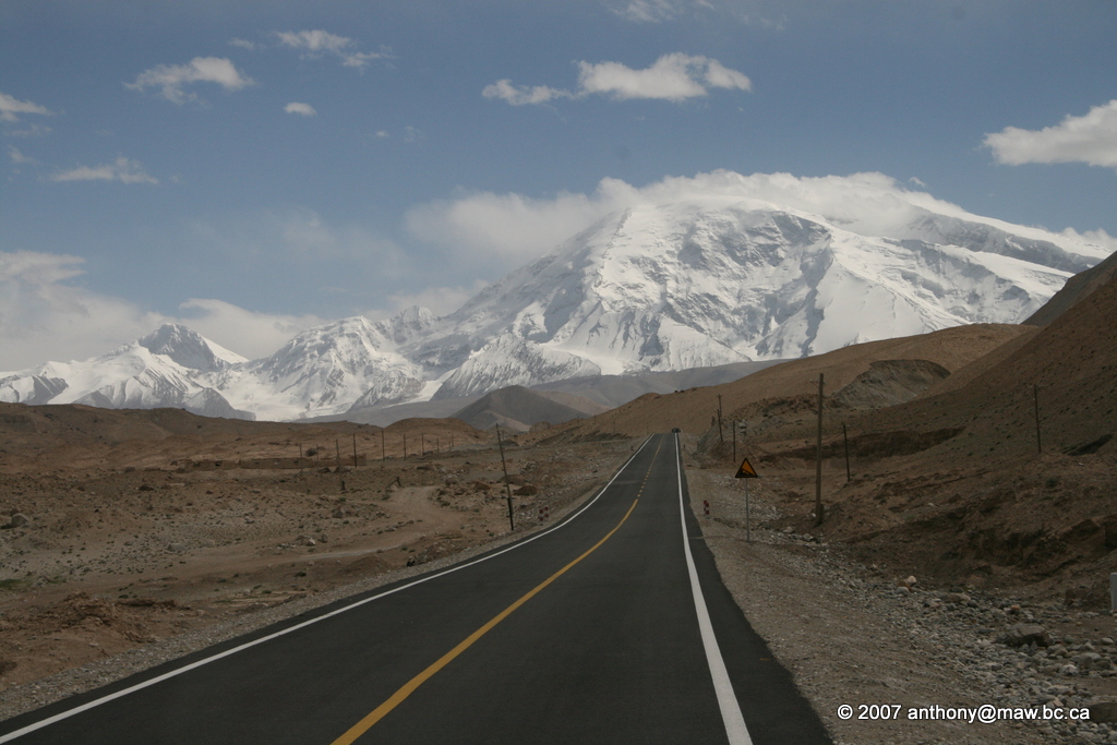 China_Xinjiang_Karakoram_Highway