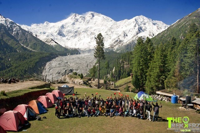 Campers-at-fairy-meadows-640x427