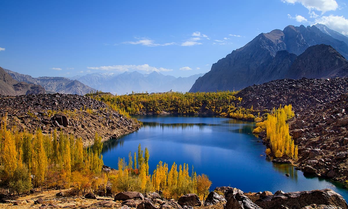 Entire view of upper Kachura lake