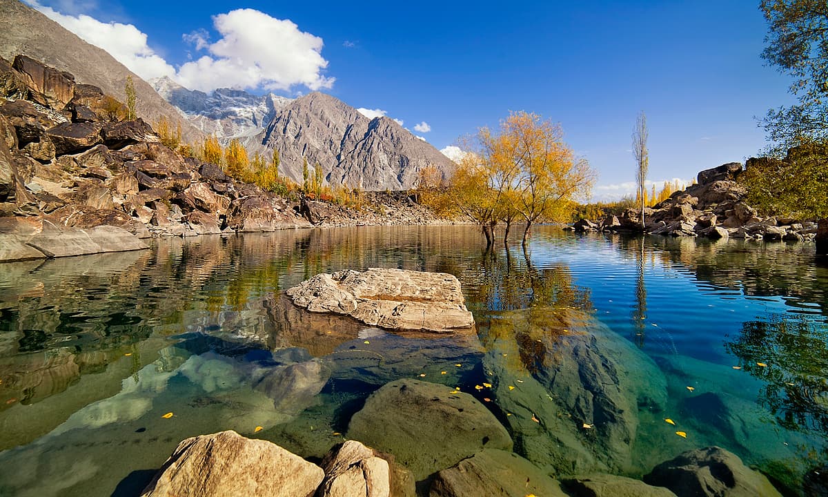 Upper Kachura lake