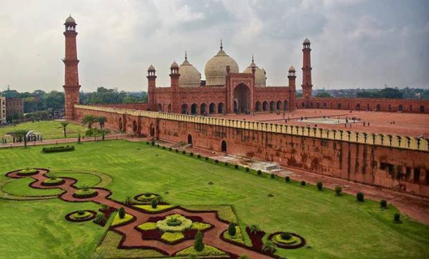 badshahi-mosque