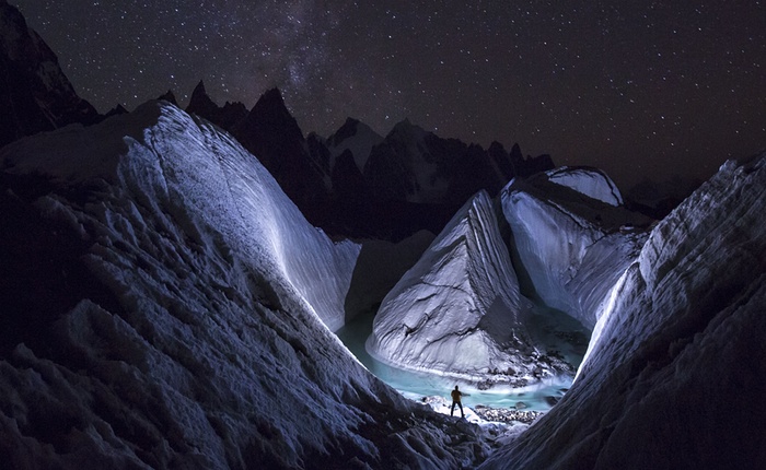 5. A photographer uses LED light to ‘paint’ the snow at Karakoram